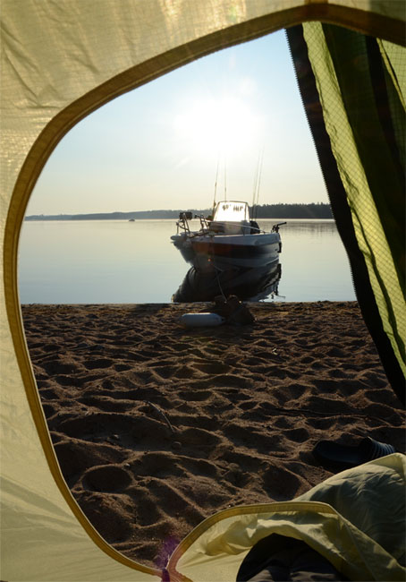 Ausblick aus dem Zelt direkt auf den Fegensee in Schweden. Wunderschön.